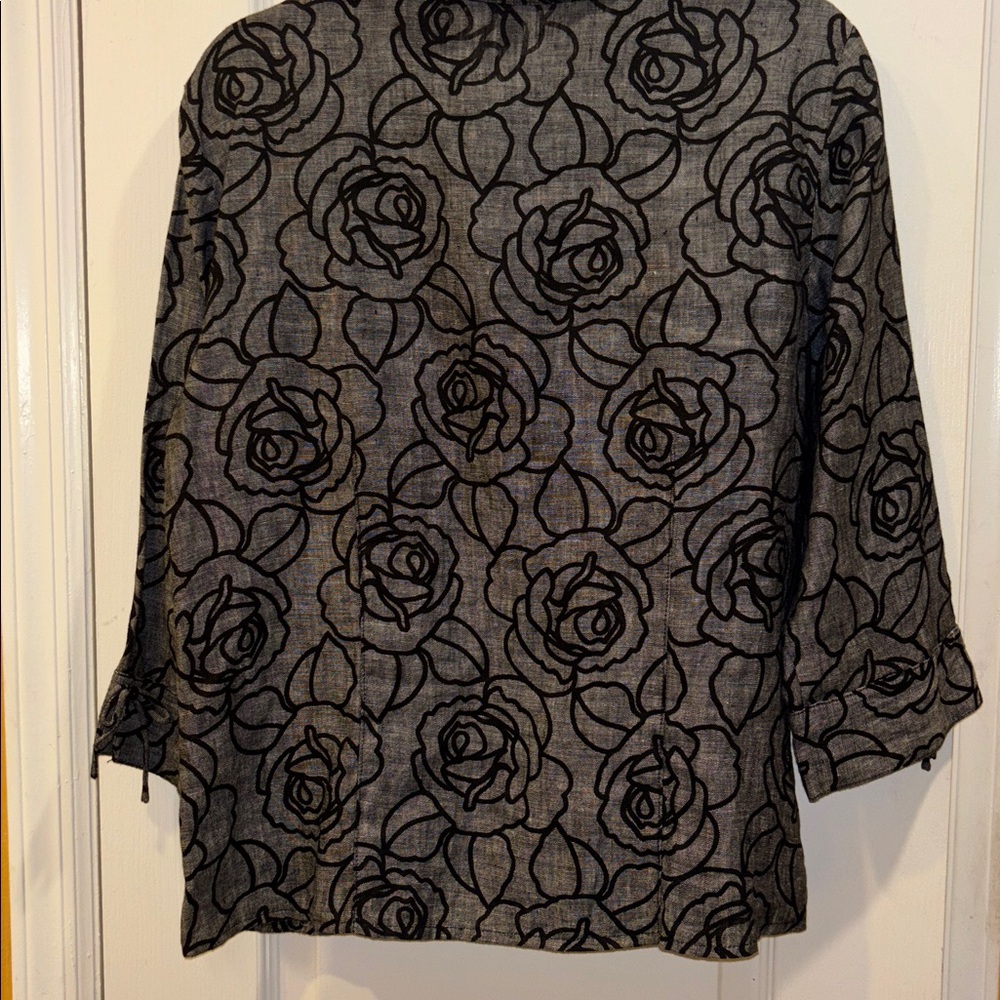 JM COLLECTION BLACK AND GRAY FLORAL DESIGN 100% LINEN JACKET/SHACKET/TOP
SIZE 14 - Picture 8 of 9